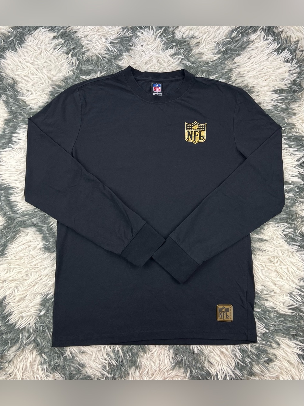 NFL Men’s Black Gold Shield Logo Long Sleeve Graphic T-Shirt Small
